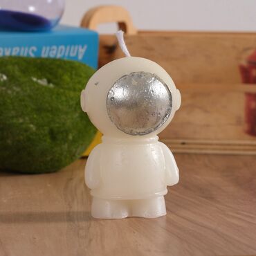 Astronaut Shaped Candle - Thumbnail