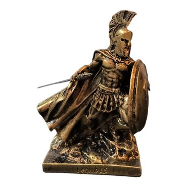 Leonidas Polyester Trinket with Square Pedestal - Thumbnail